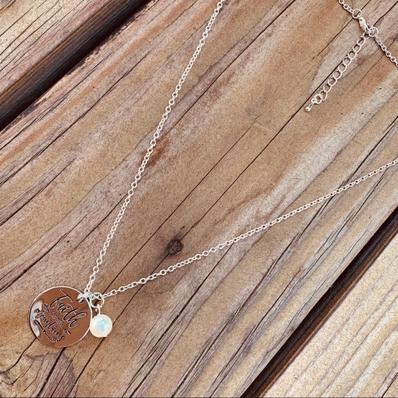 FAITH CAN MOVE MOUNTAINS ♡ GIFT NECKLACE - Picture 3 of 6